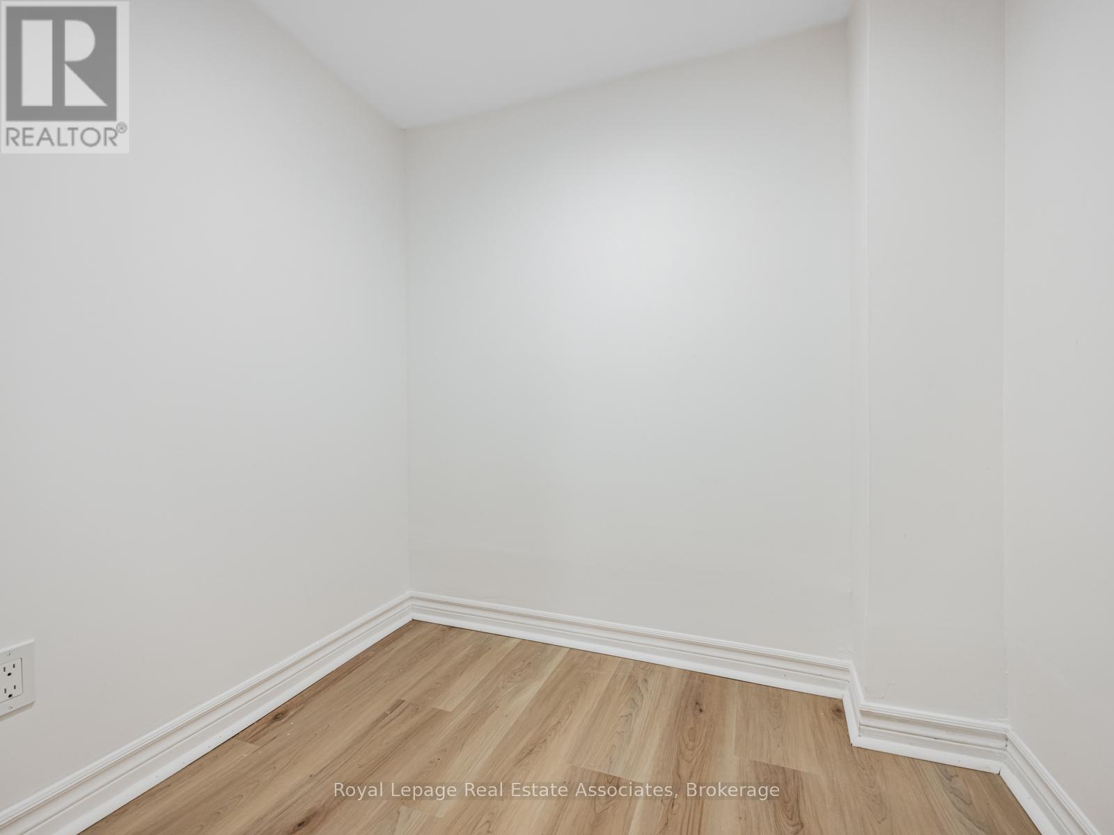 80 Queens Avenue, Toronto, Ontario  M8V 2N3 - Photo 20 - W12474321