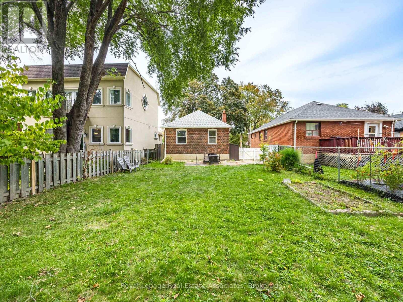 80 Queens Avenue, Toronto, Ontario  M8V 2N3 - Photo 23 - W12474321