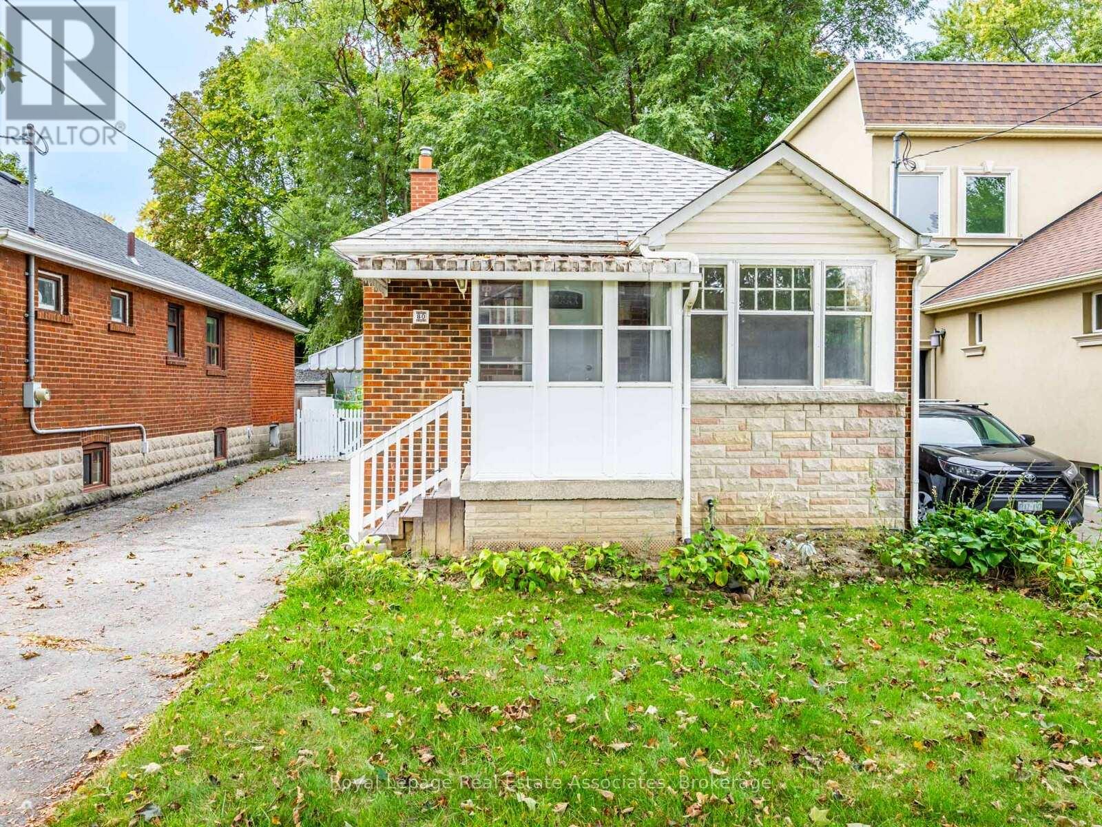 80 Queens Avenue, Toronto, Ontario  M8V 2N3 - Photo 24 - W12474321