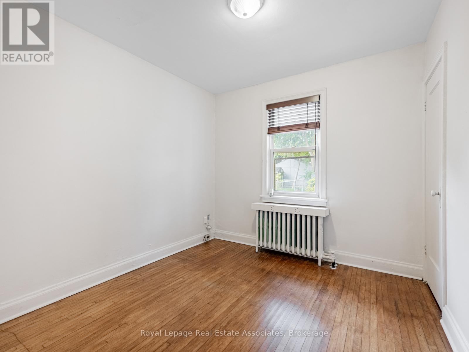 80 Queens Avenue, Toronto, Ontario  M8V 2N3 - Photo 8 - W12474321