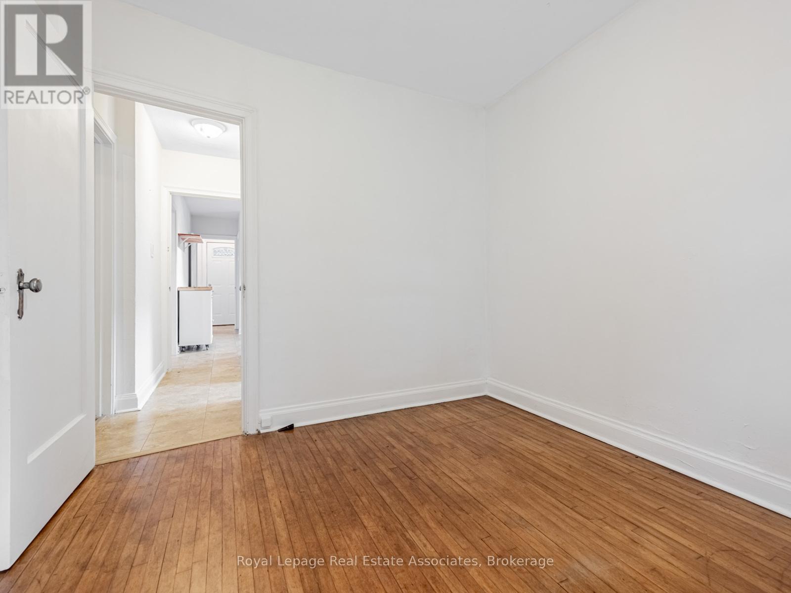 80 Queens Avenue, Toronto, Ontario  M8V 2N3 - Photo 9 - W12474321