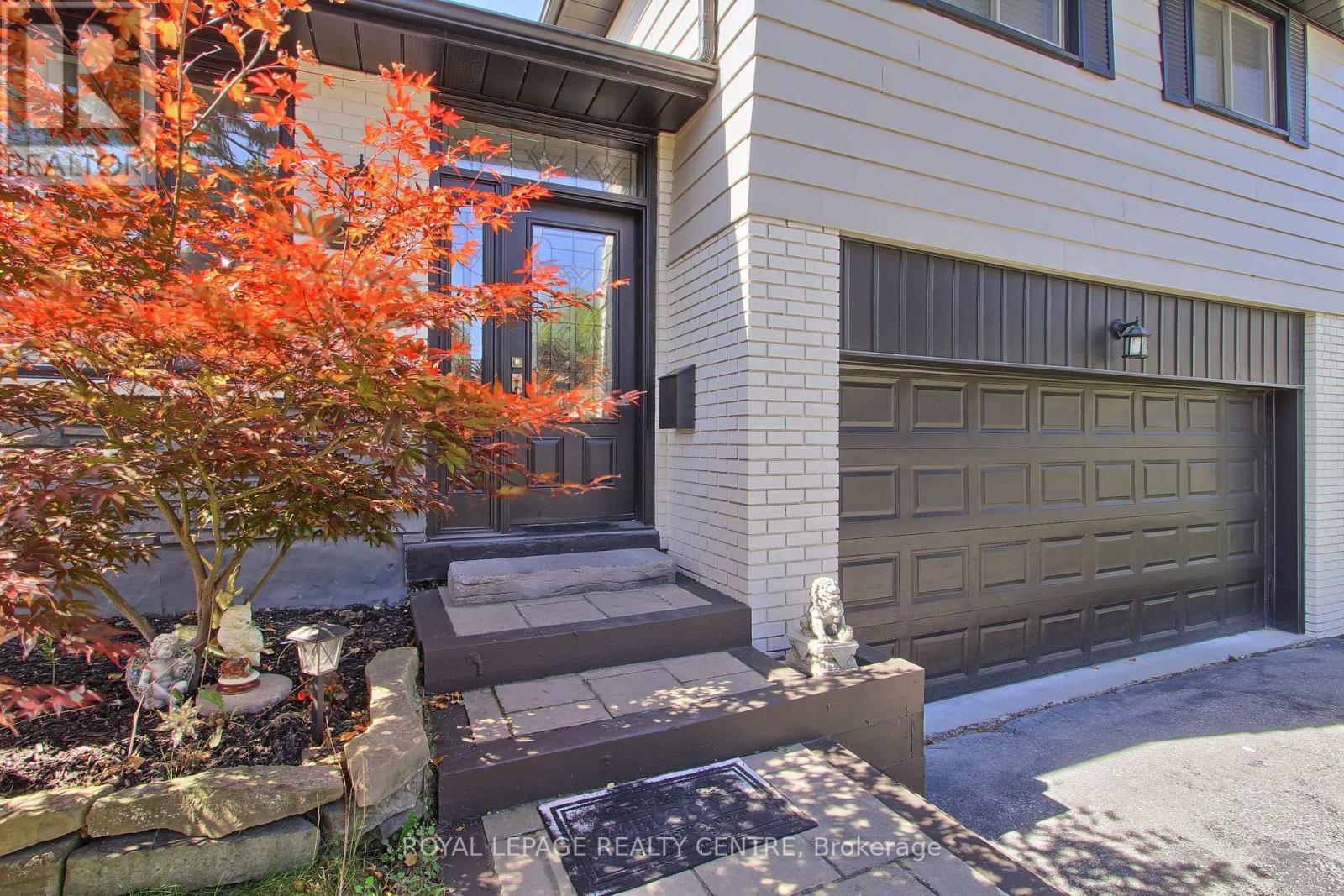 2039 Davebrook Road, Mississauga, Ontario  L5J 3M4 - Photo 2 - W12474347