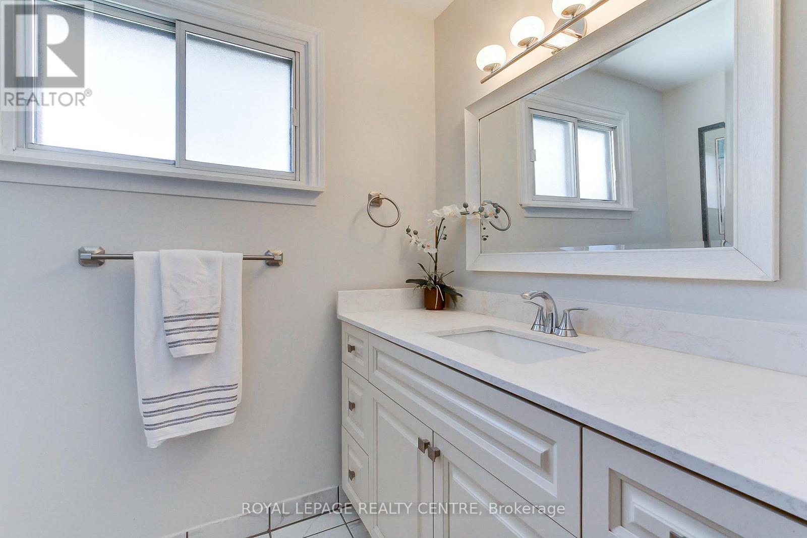 2039 Davebrook Road, Mississauga, Ontario  L5J 3M4 - Photo 24 - W12474347