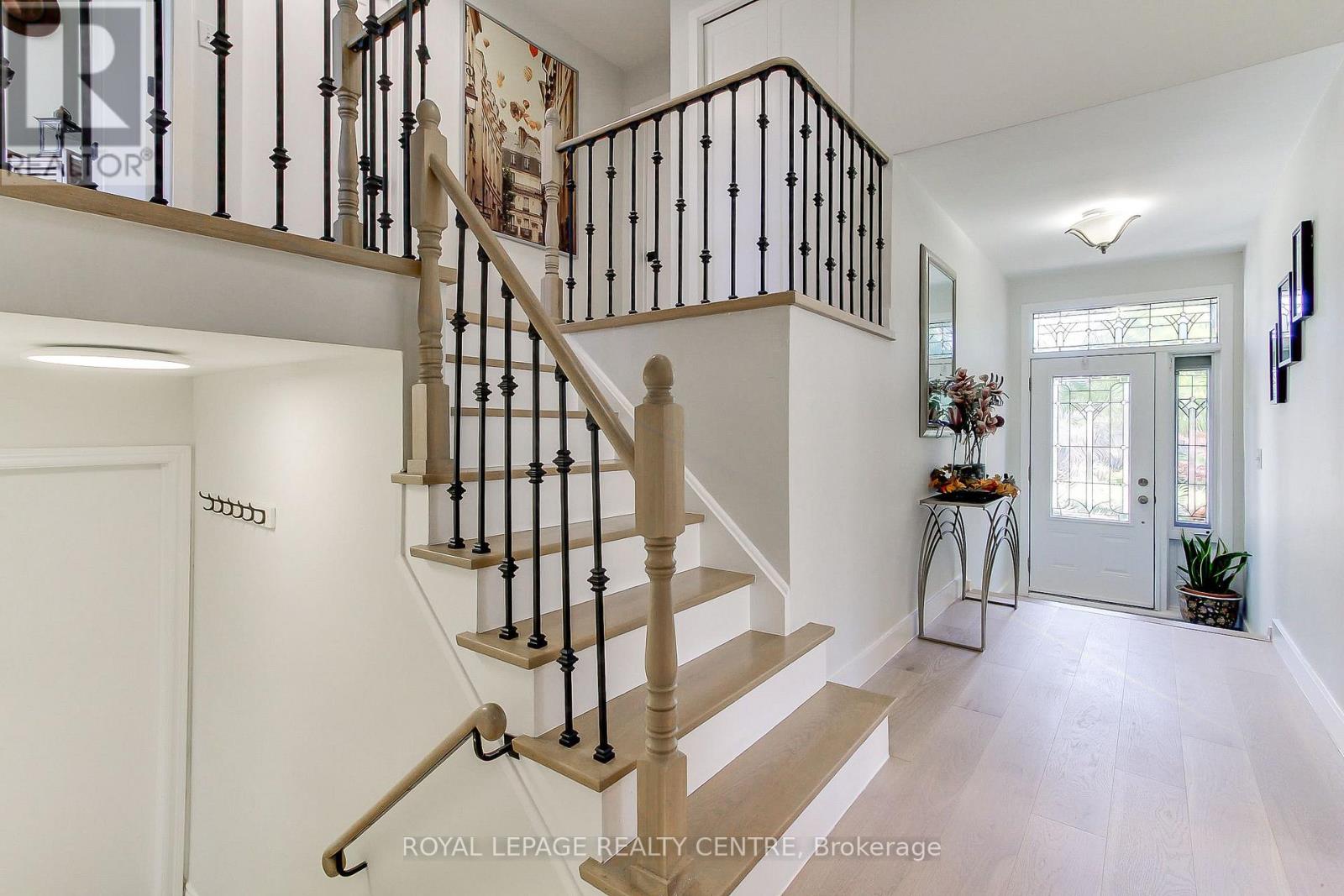 2039 Davebrook Road, Mississauga, Ontario  L5J 3M4 - Photo 4 - W12474347