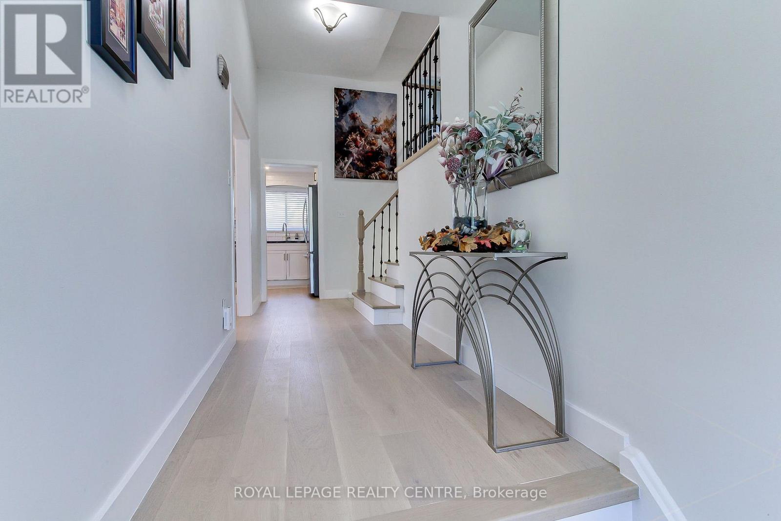 2039 Davebrook Road, Mississauga, Ontario  L5J 3M4 - Photo 5 - W12474347
