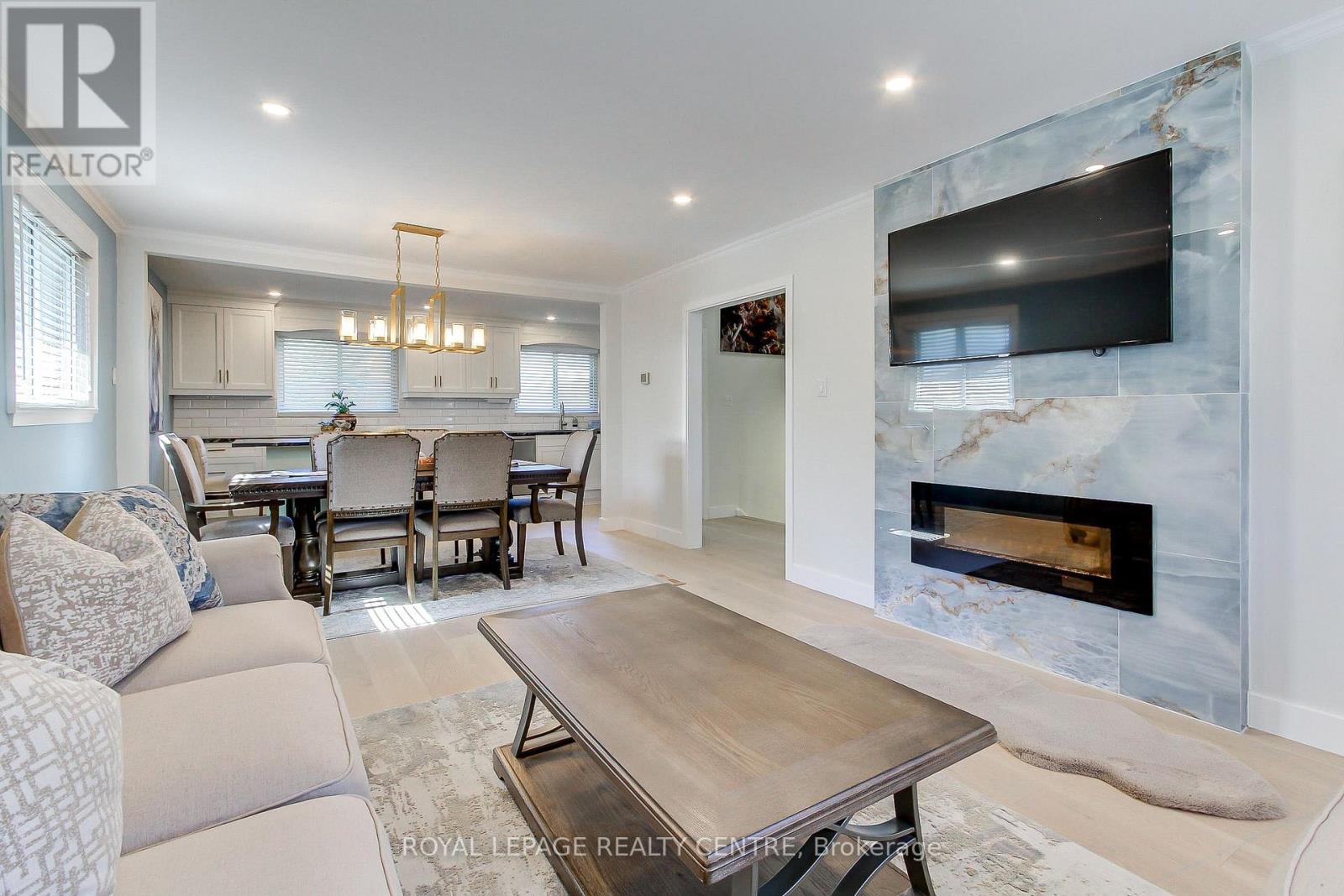 2039 Davebrook Road, Mississauga, Ontario  L5J 3M4 - Photo 9 - W12474347