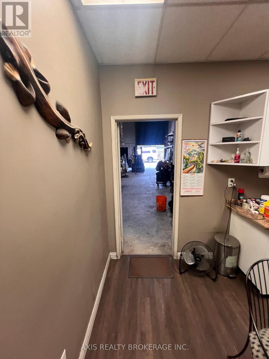 6 - 1075 Meyerside Drive, Mississauga, Ontario  L5T 1J6 - Photo 11 - W12474350