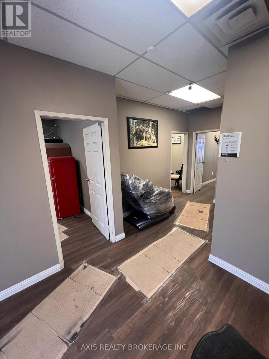 6 - 1075 Meyerside Drive, Mississauga, Ontario  L5T 1J6 - Photo 4 - W12474350