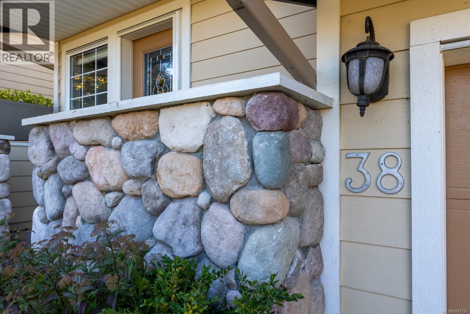 38 2728 1st St, Courtenay, British Columbia  V9N 4A4 - Photo 4 - 1017717