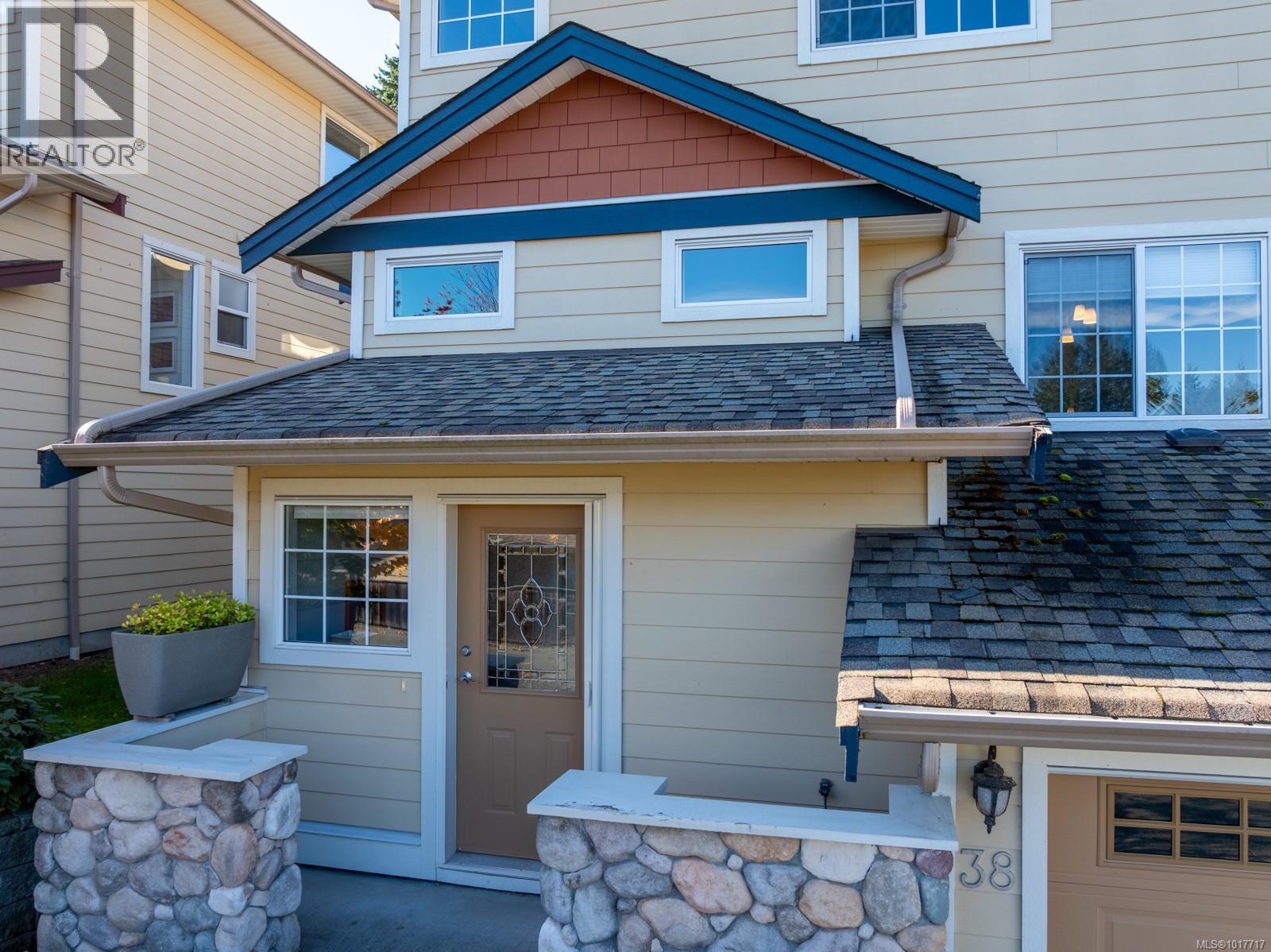 38 2728 1st St, Courtenay, British Columbia  V9N 4A4 - Photo 12 - 1017717