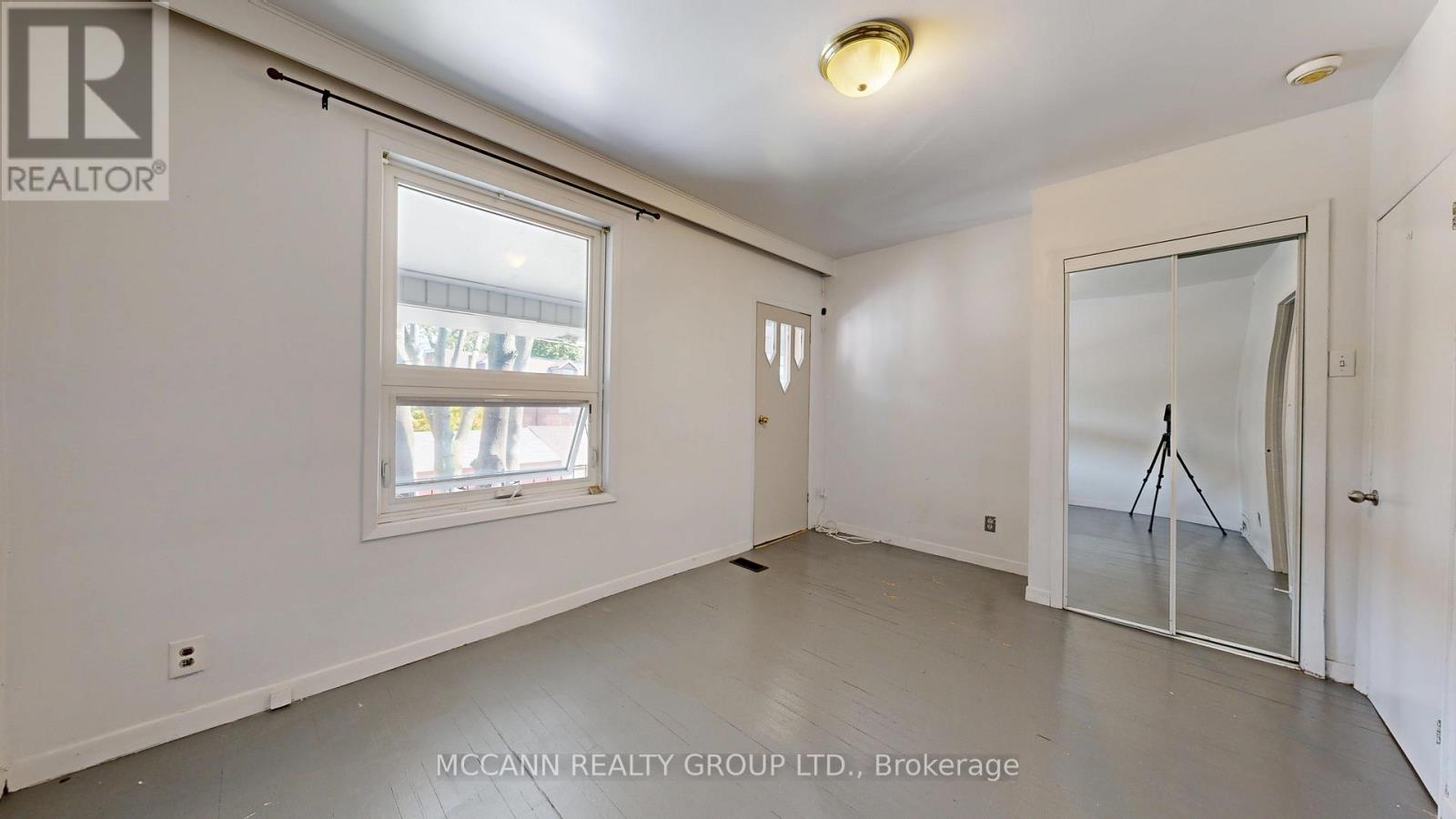 Upper - 32 Macklem Avenue, Toronto, Ontario  M6J 3M2 - Photo 11 - C12474377