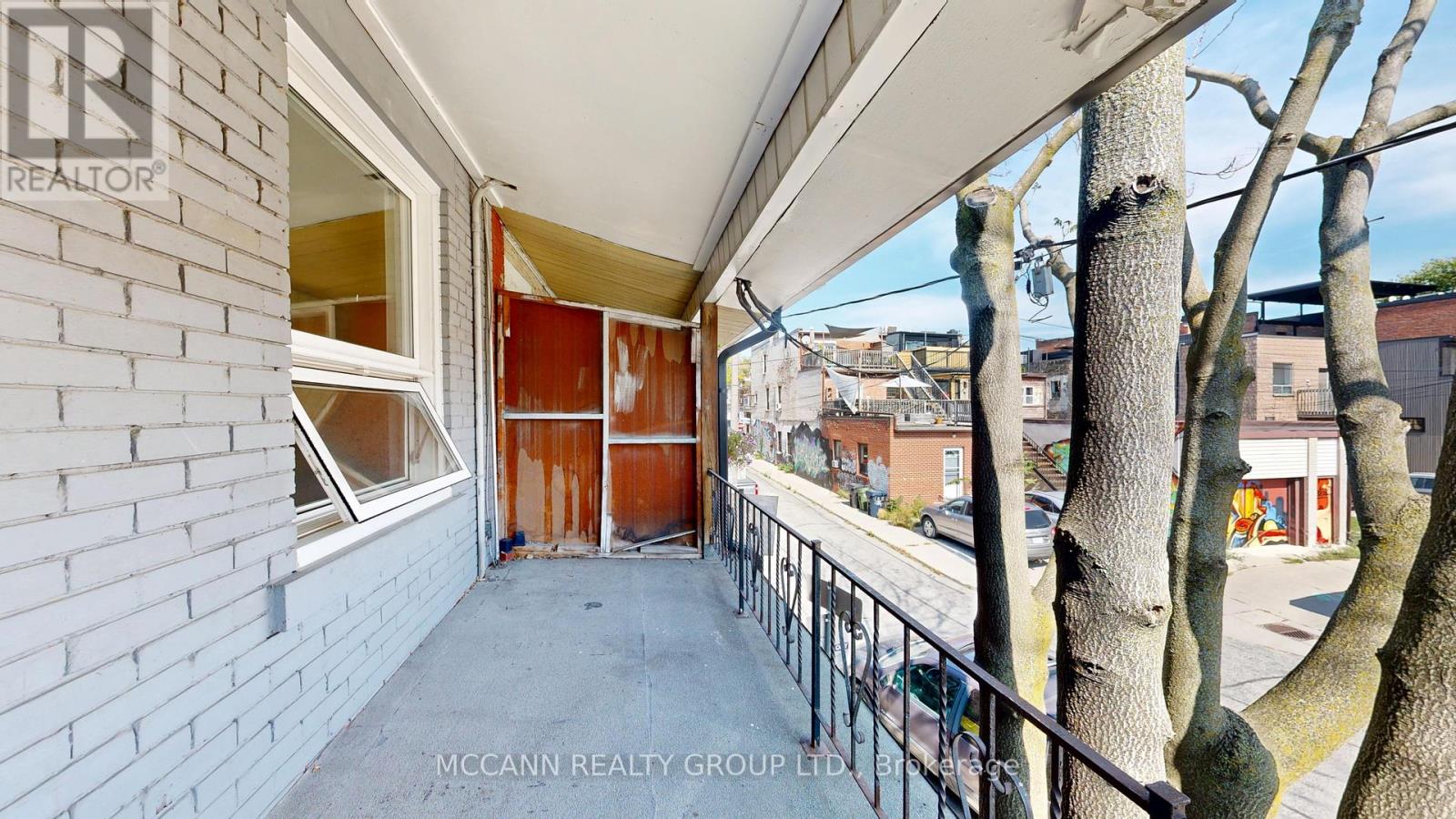 Upper - 32 Macklem Avenue, Toronto, Ontario  M6J 3M2 - Photo 15 - C12474377