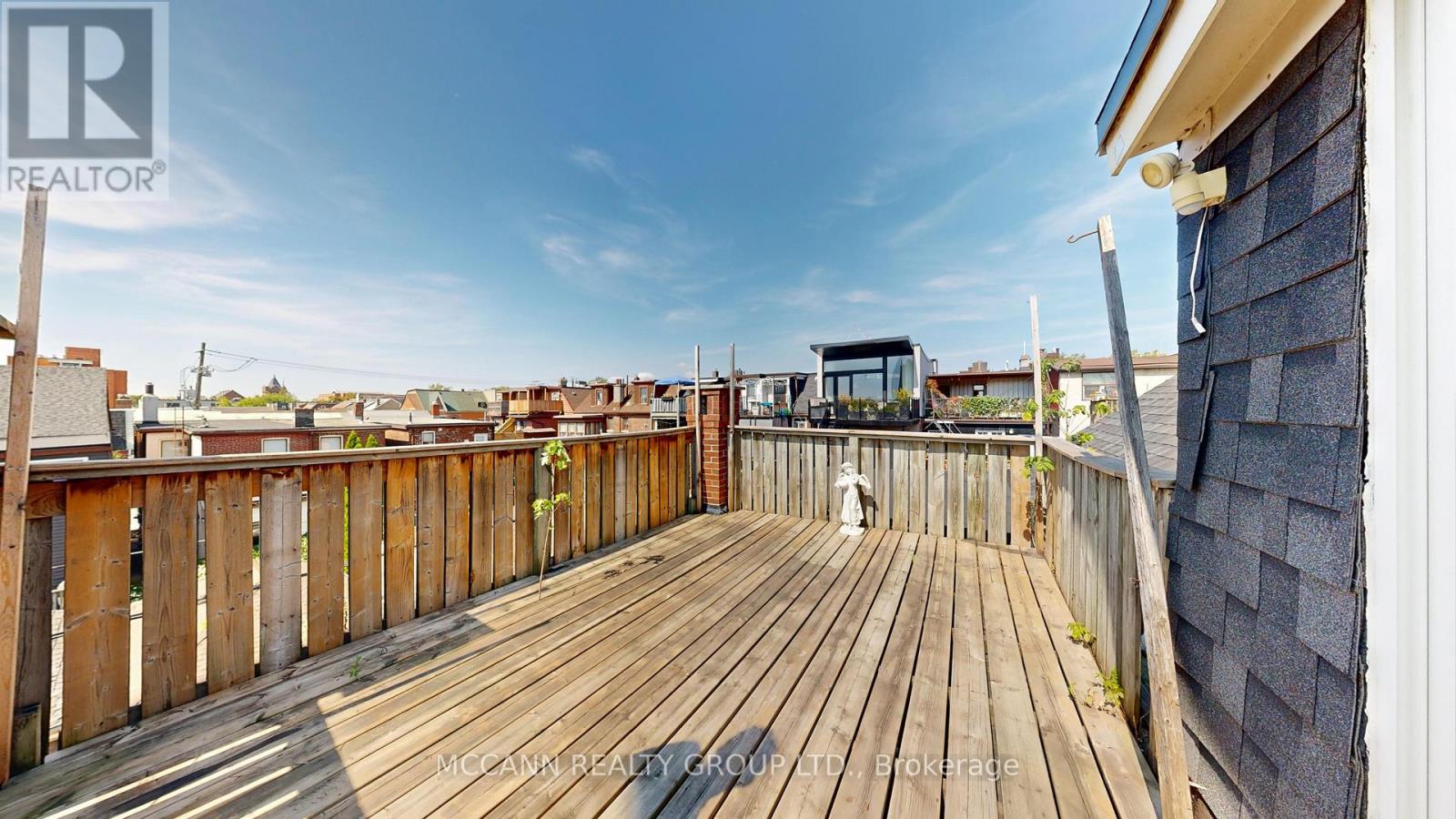 Upper - 32 Macklem Avenue, Toronto, Ontario  M6J 3M2 - Photo 17 - C12474377