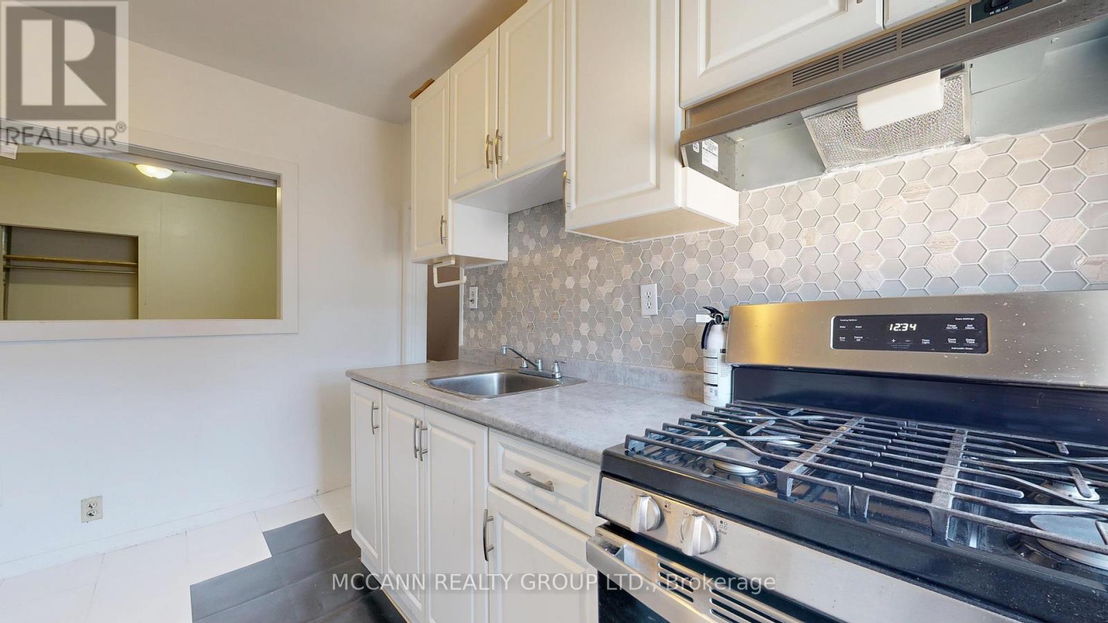 Upper - 32 Macklem Avenue, Toronto, Ontario  M6J 3M2 - Photo 2 - C12474377