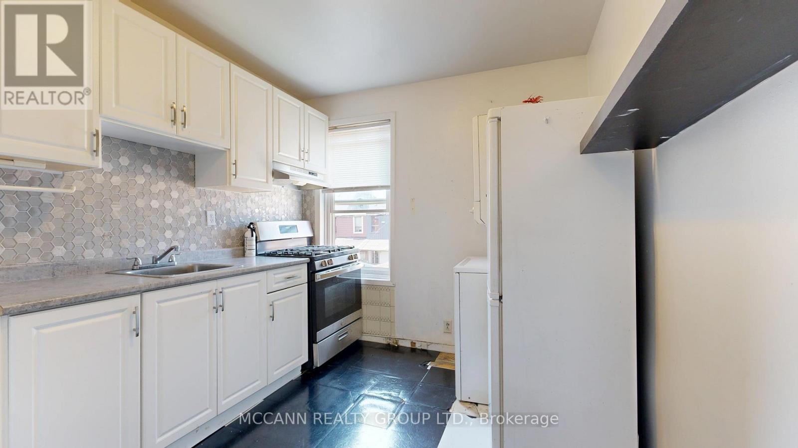 Upper - 32 Macklem Avenue, Toronto, Ontario  M6J 3M2 - Photo 3 - C12474377