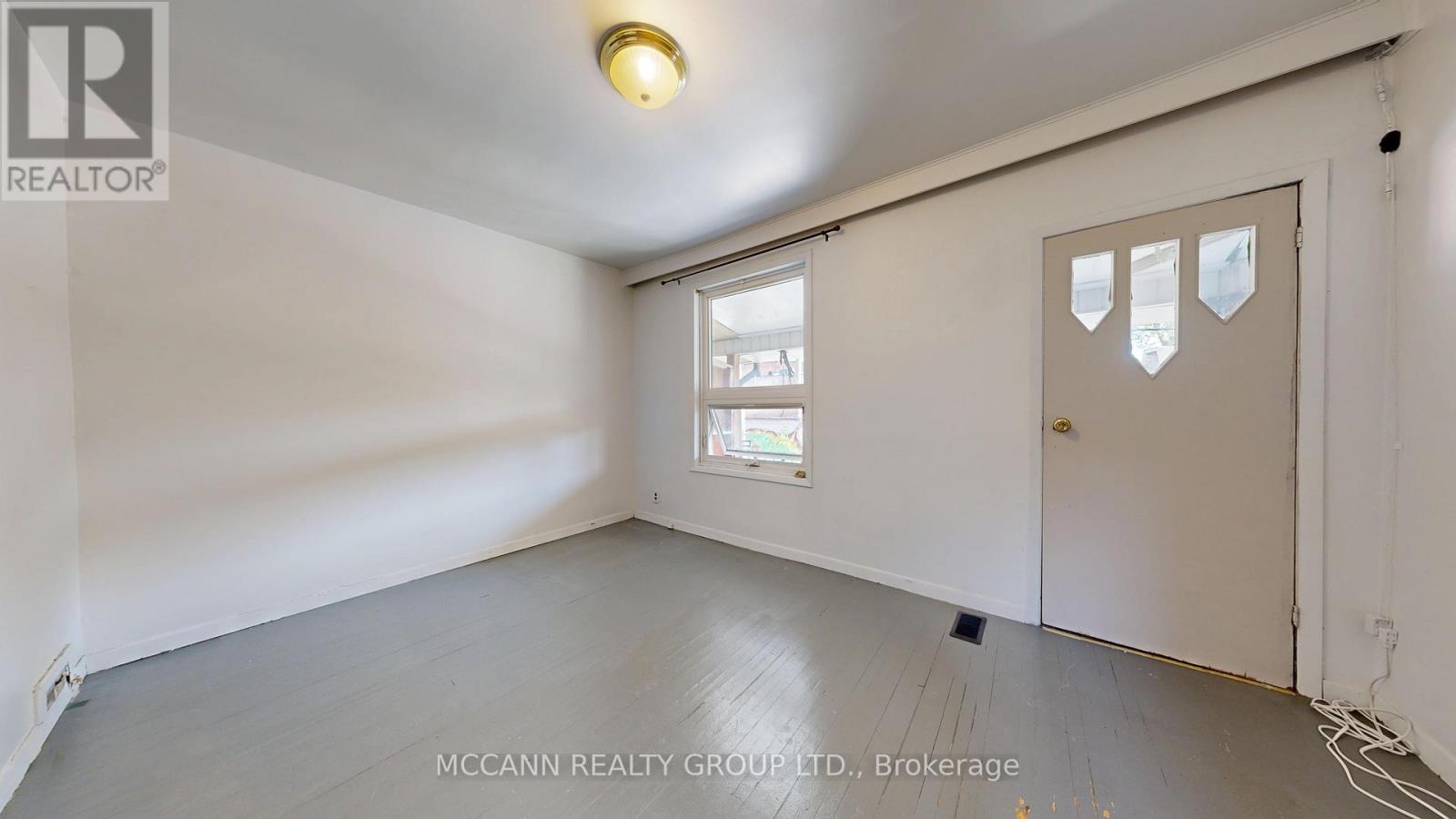 Upper - 32 Macklem Avenue, Toronto, Ontario  M6J 3M2 - Photo 8 - C12474377
