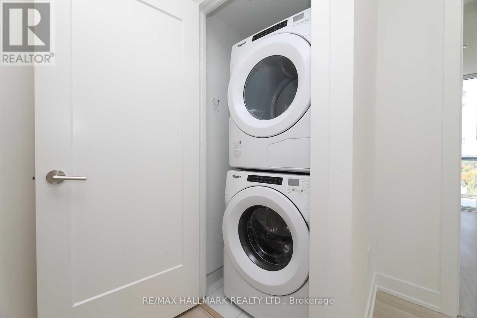 1037 - 20 Inn On The Park Drive, Toronto, Ontario  M3C 0P8 - Photo 7 - C12474438