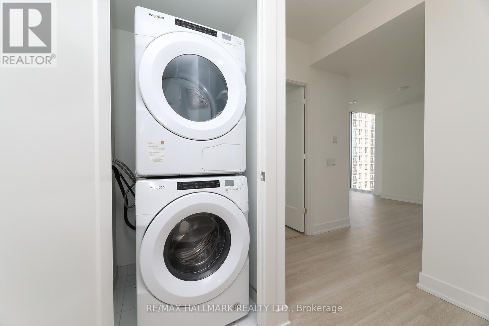 1037 - 20 Inn On The Park Drive, Toronto, Ontario  M3C 0P8 - Photo 8 - C12474438