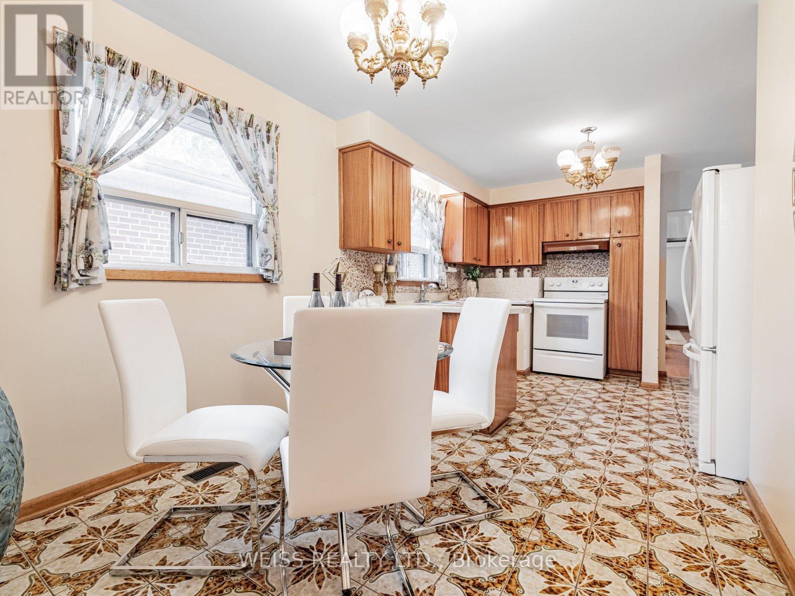 56 Ranee Avenue, Toronto, Ontario  M6A 1M9 - Photo 14 - C12474443