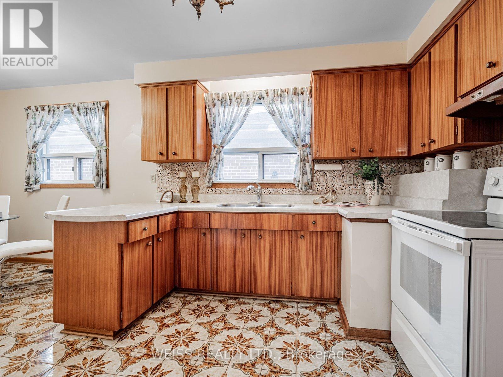 56 Ranee Avenue, Toronto, Ontario  M6A 1M9 - Photo 16 - C12474443