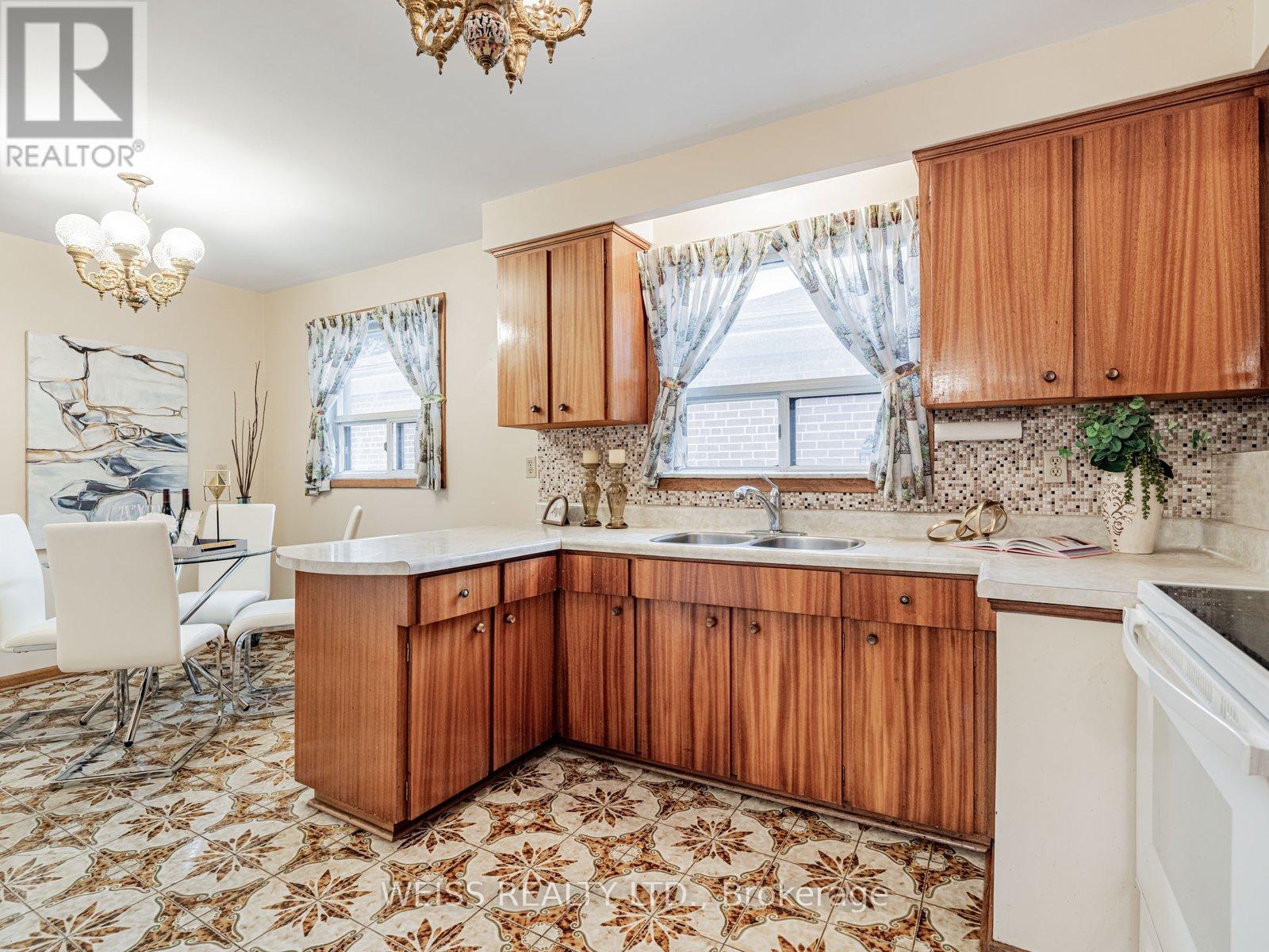 56 Ranee Avenue, Toronto, Ontario  M6A 1M9 - Photo 17 - C12474443