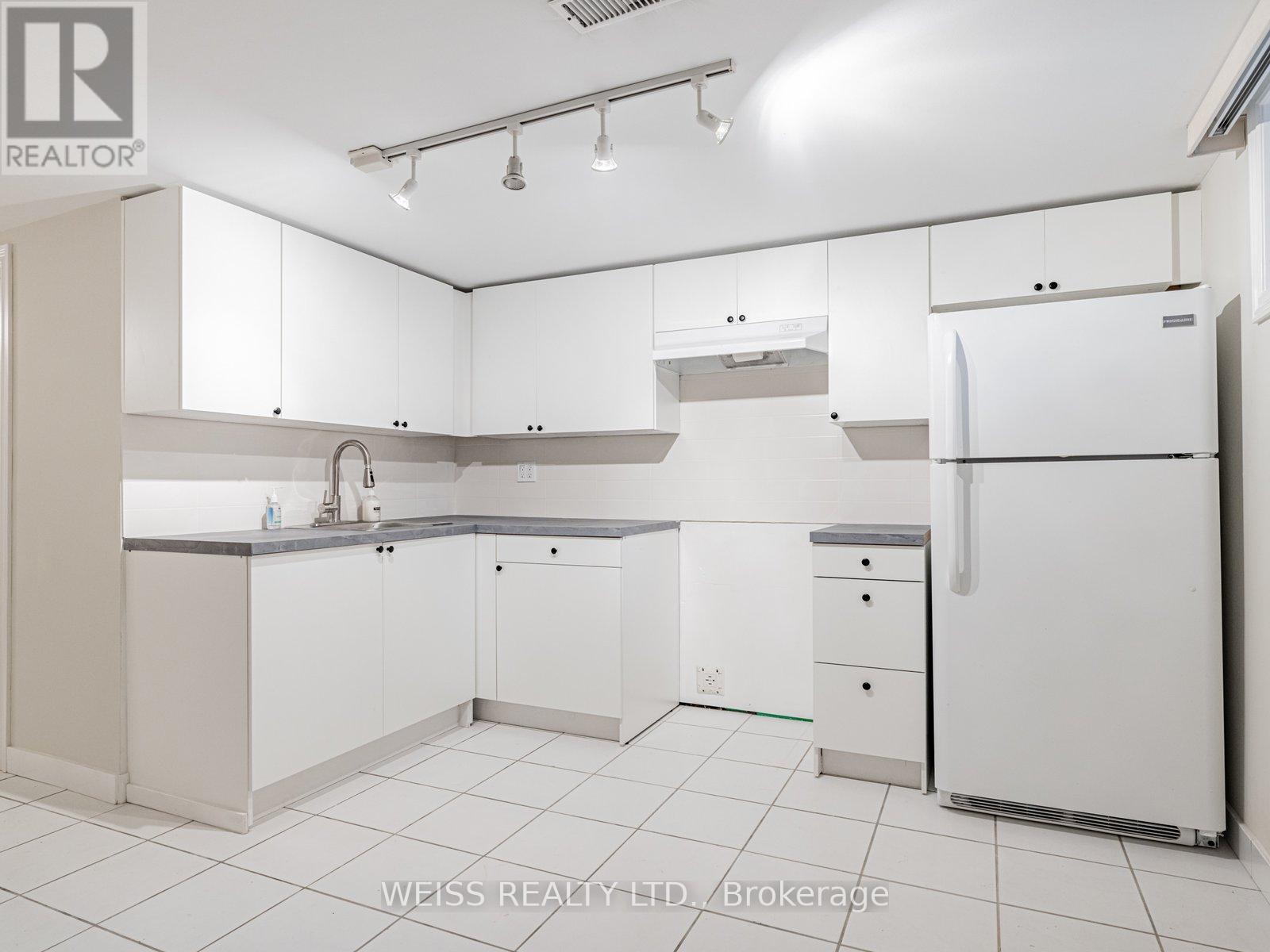 56 Ranee Avenue, Toronto, Ontario  M6A 1M9 - Photo 30 - C12474443