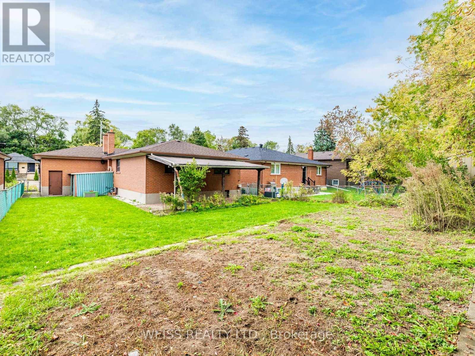 56 Ranee Avenue, Toronto, Ontario  M6A 1M9 - Photo 31 - C12474443