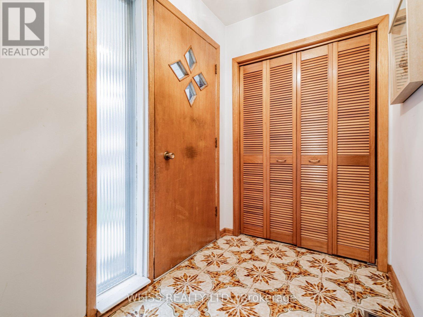 56 Ranee Avenue, Toronto, Ontario  M6A 1M9 - Photo 5 - C12474443