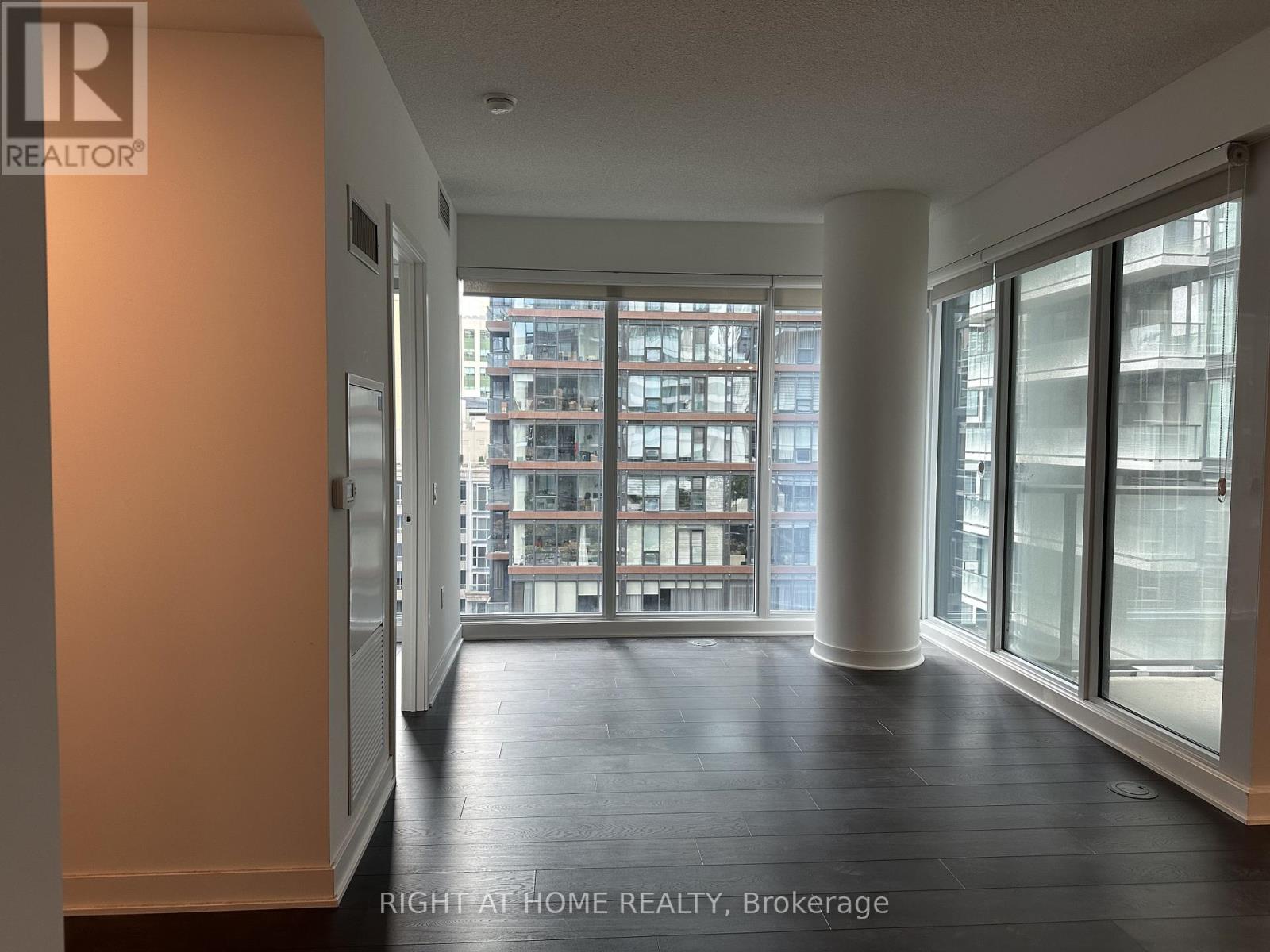 1202 - 125 Blue Jays Way, Toronto, Ontario  M5V 0N5 - Photo 3 - C12474447