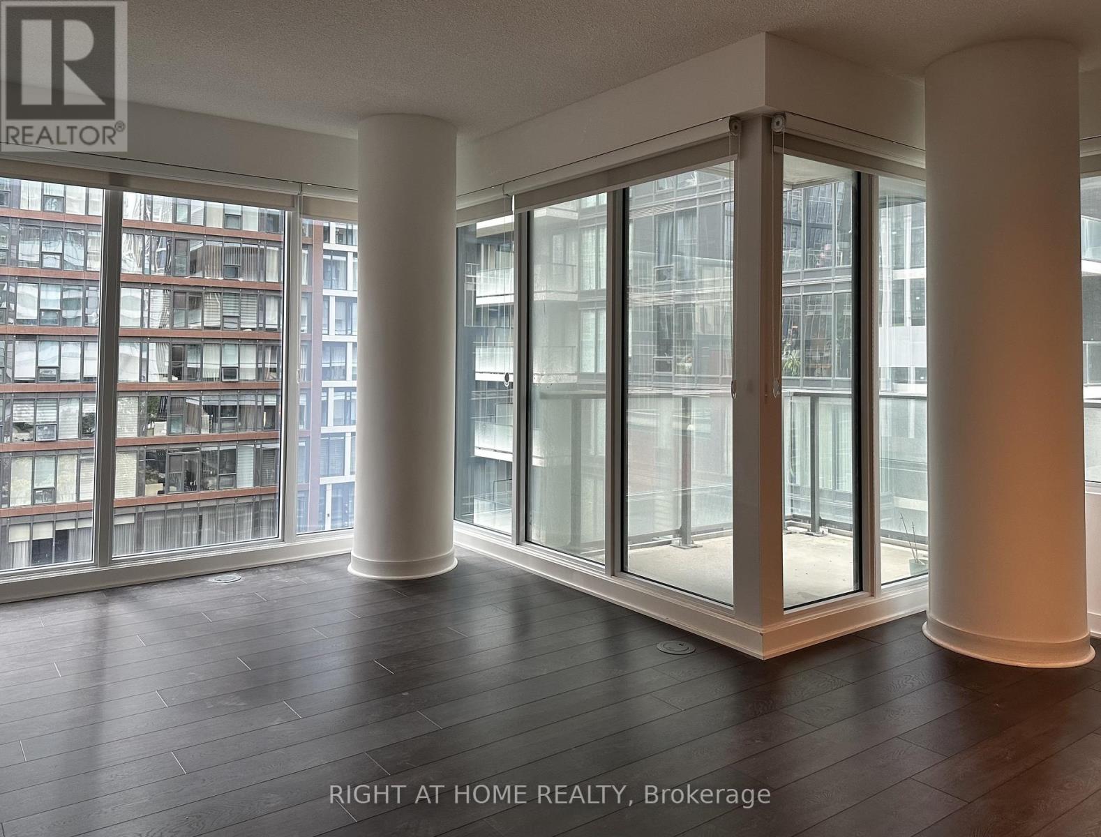 1202 - 125 Blue Jays Way, Toronto, Ontario  M5V 0N5 - Photo 4 - C12474447