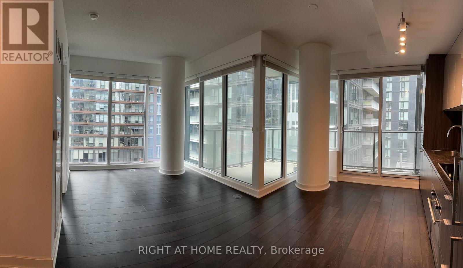 1202 - 125 Blue Jays Way, Toronto, Ontario  M5V 0N5 - Photo 5 - C12474447