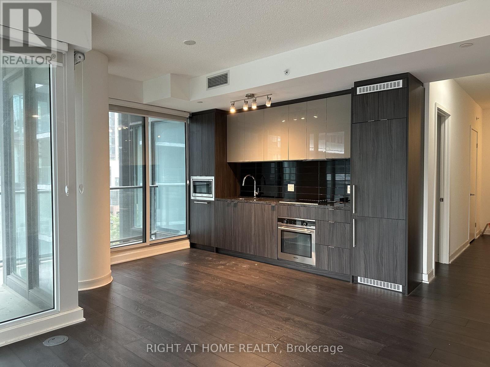 1202 - 125 Blue Jays Way, Toronto, Ontario  M5V 0N5 - Photo 7 - C12474447
