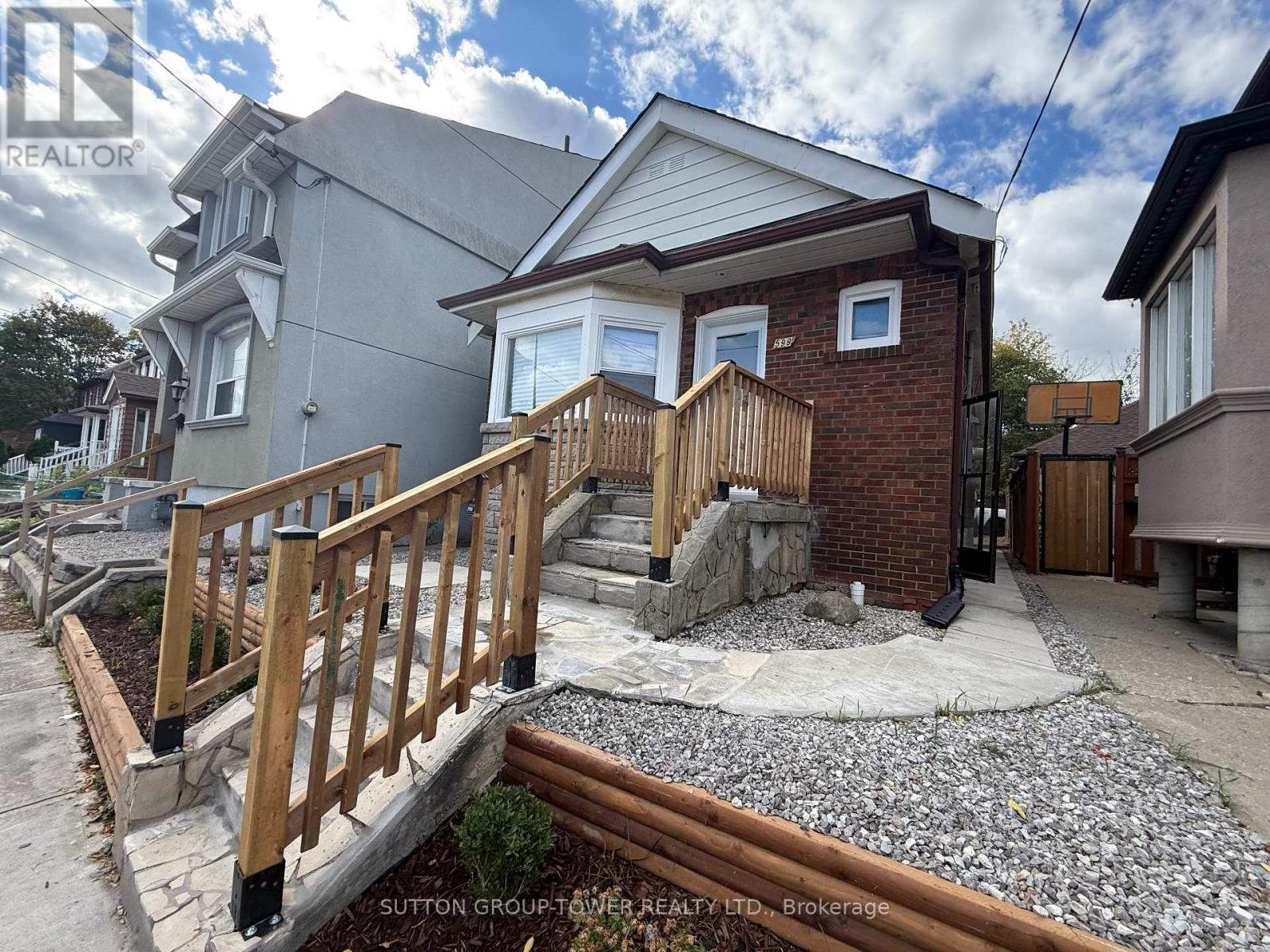 598 Oakwood Avenue, Toronto, Ontario  M6E 2X8 - Photo 3 - C12474448
