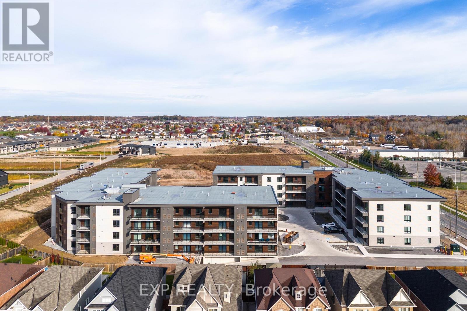 405 - 7549b Kalar Road, Niagara Falls, Ontario  L2H 2Y6 - Photo 2 - X12474337