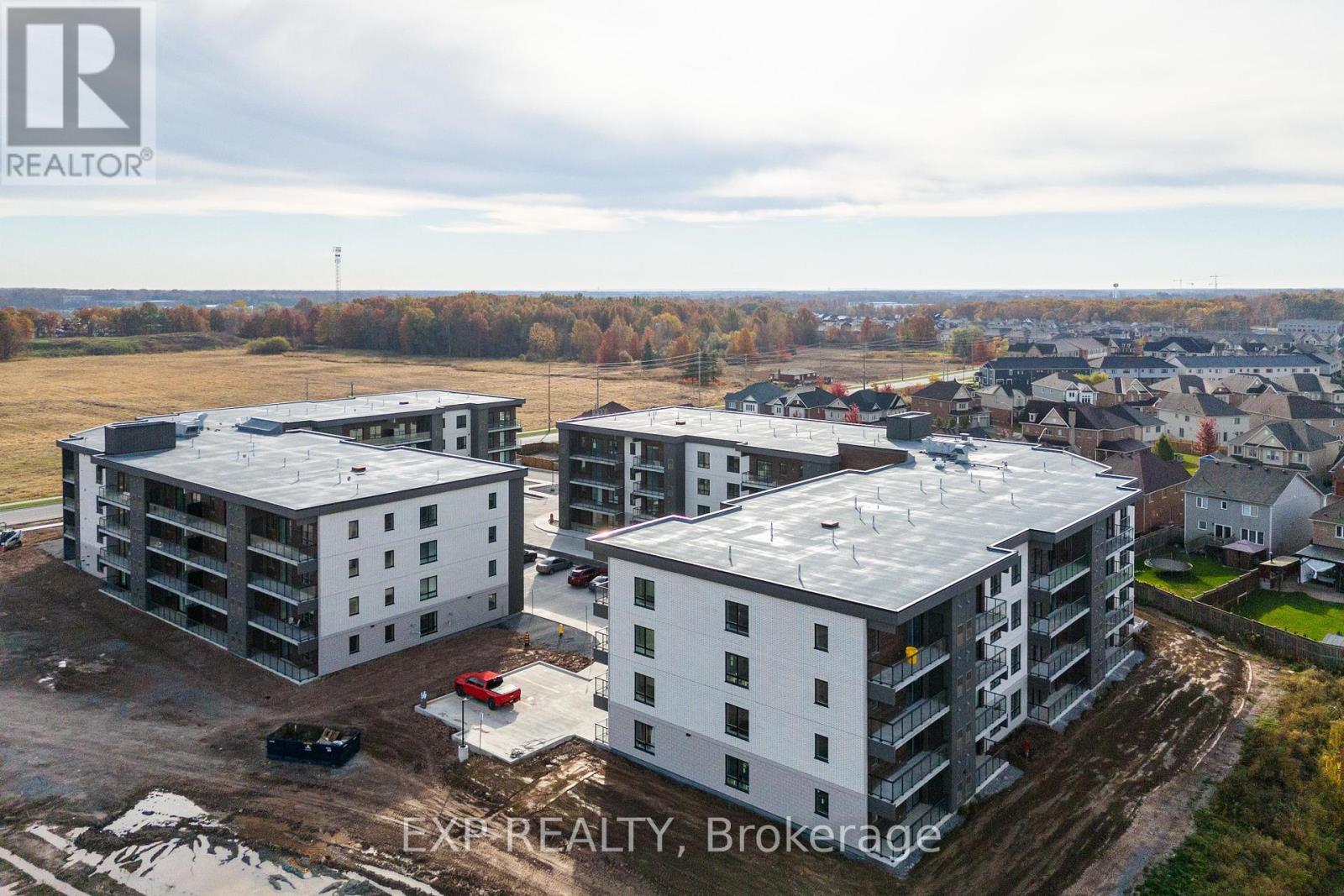 405 - 7549b Kalar Road, Niagara Falls, Ontario  L2H 2Y6 - Photo 4 - X12474337
