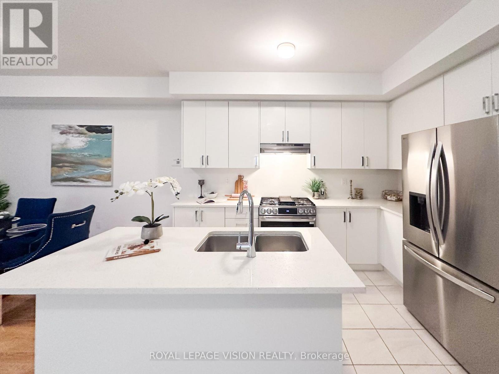 21 Sorbara Way, Whitby, Ontario  L1M 0M4 - Photo 3 - E12474410
