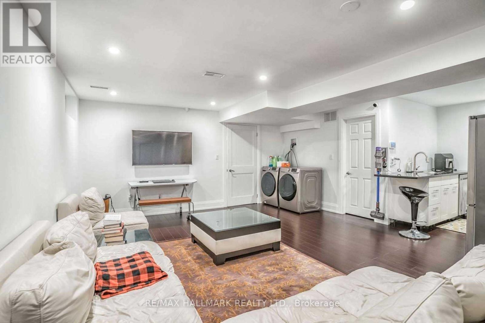Bsmt - 759 Coxwell Avenue, Toronto, Ontario  M4C 3C5 - Photo 2 - E12474437