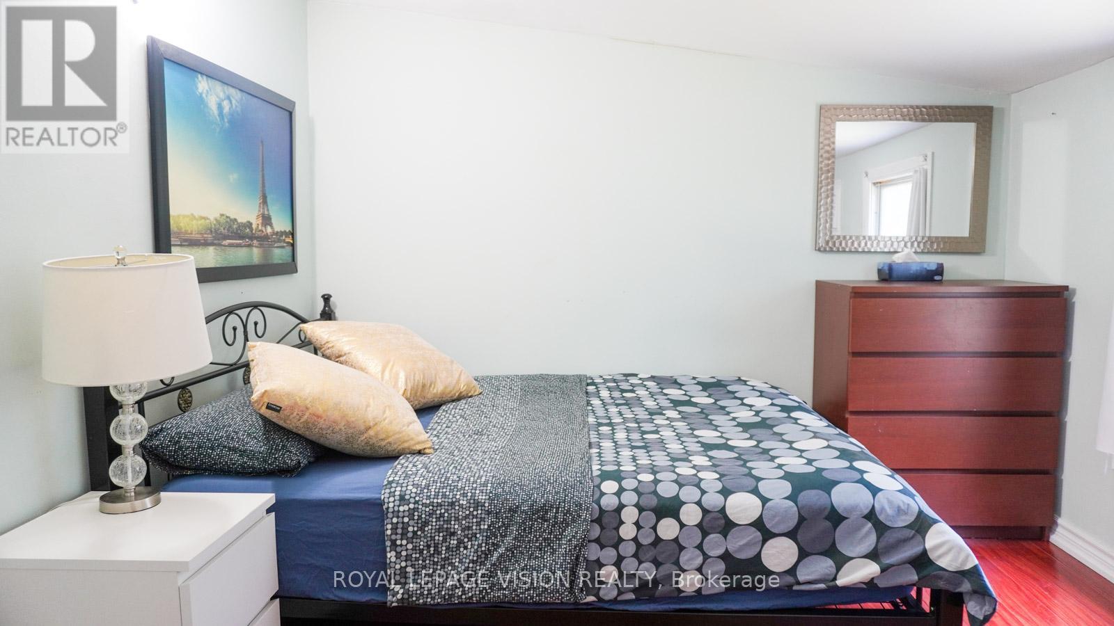 Coach House - 117 William Street, Whitchurch-Stouffville, Ontario  L4A 1B3 - Photo 6 - N12474440