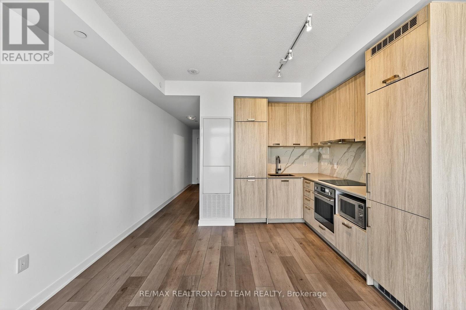 717 - 10 Honeycrisp Crescent, Vaughan, Ontario  L4K 0M7 - Photo 15 - N12474445