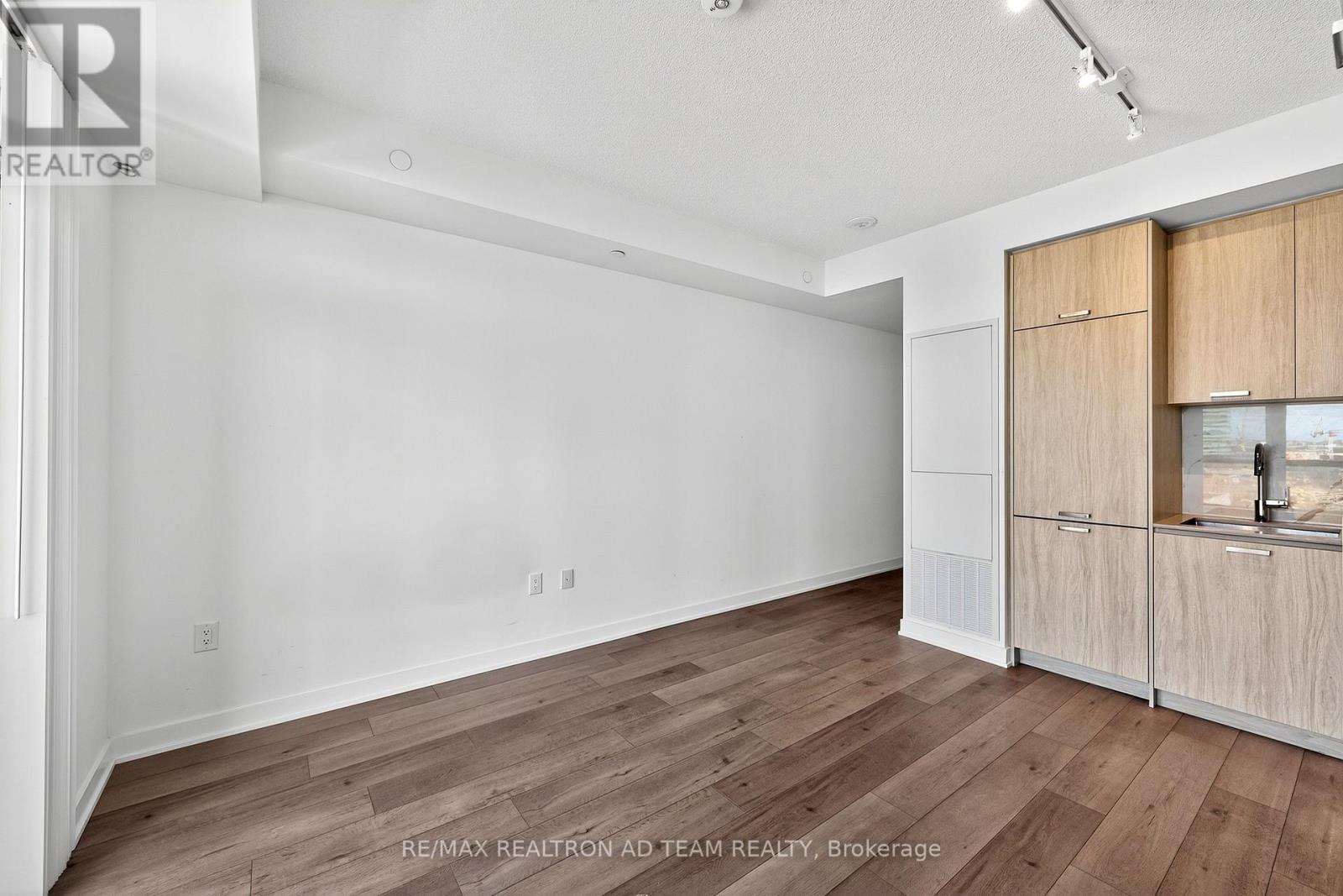 717 - 10 Honeycrisp Crescent, Vaughan, Ontario  L4K 0M7 - Photo 16 - N12474445