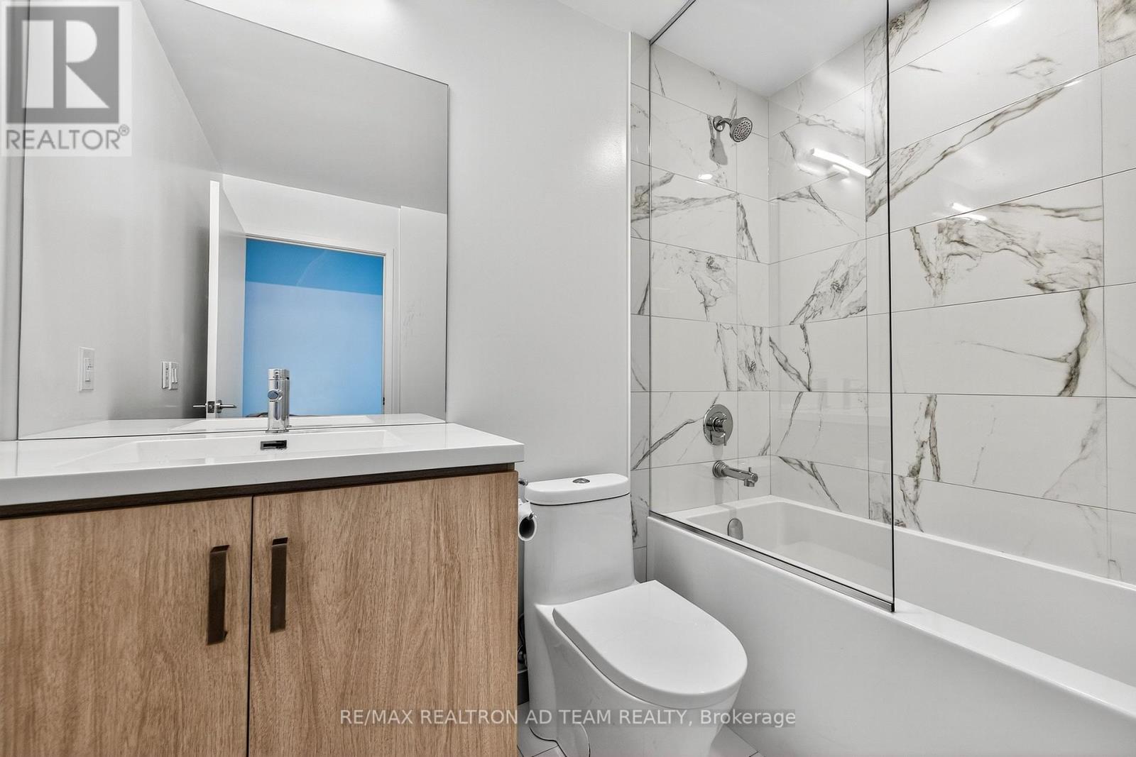 717 - 10 Honeycrisp Crescent, Vaughan, Ontario  L4K 0M7 - Photo 19 - N12474445