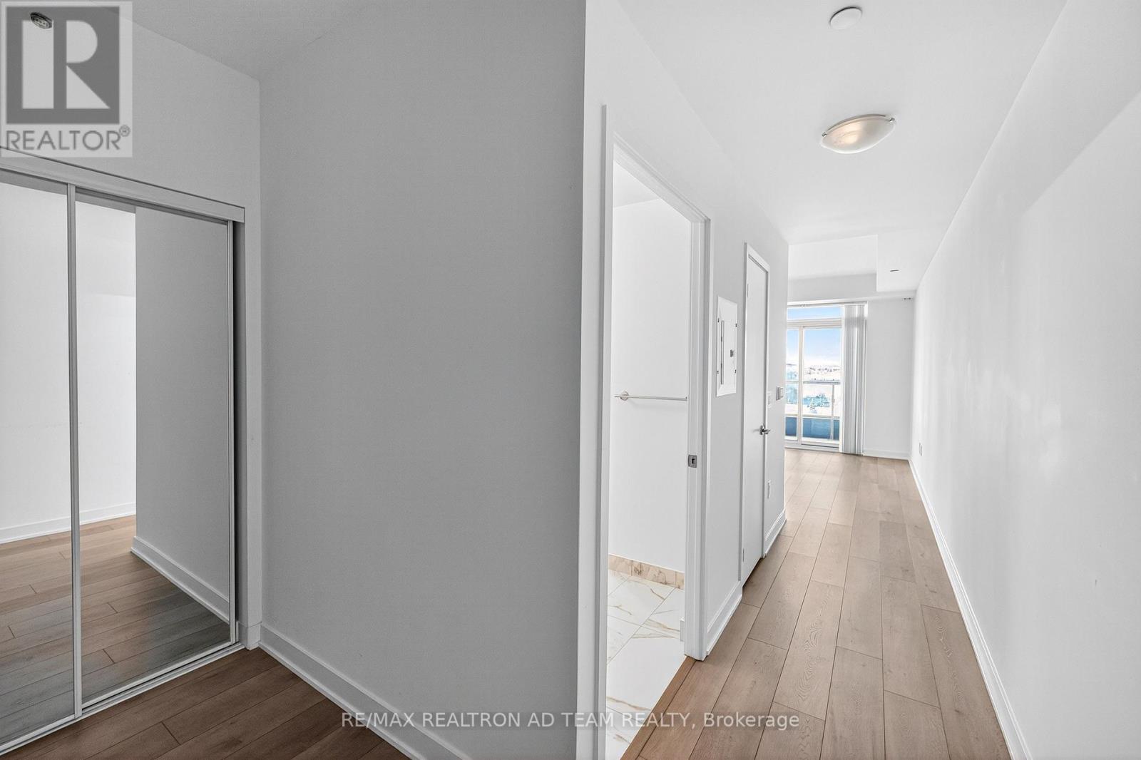 717 - 10 Honeycrisp Crescent, Vaughan, Ontario  L4K 0M7 - Photo 8 - N12474445
