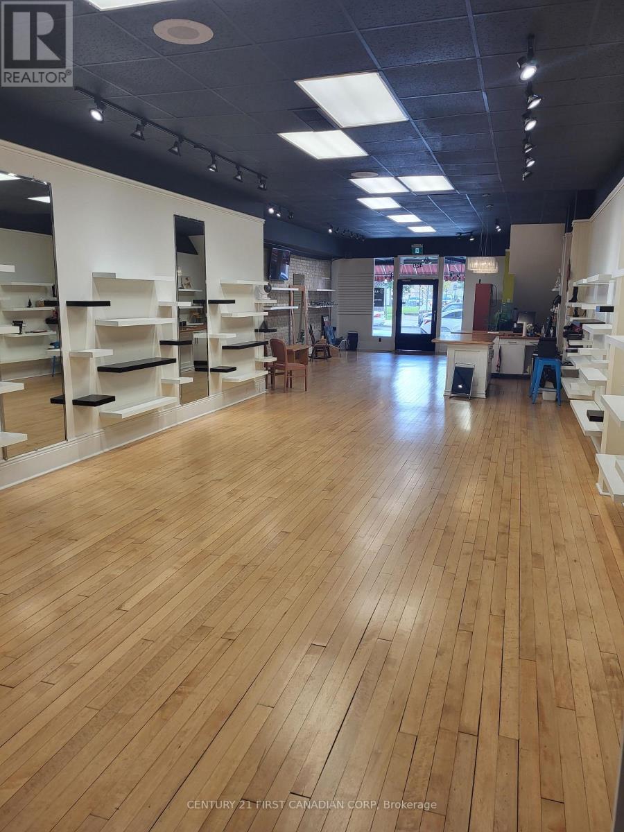 429 Talbot Street, St. Thomas, Ontario N5P 1C1 - Photo 7 - X12466365