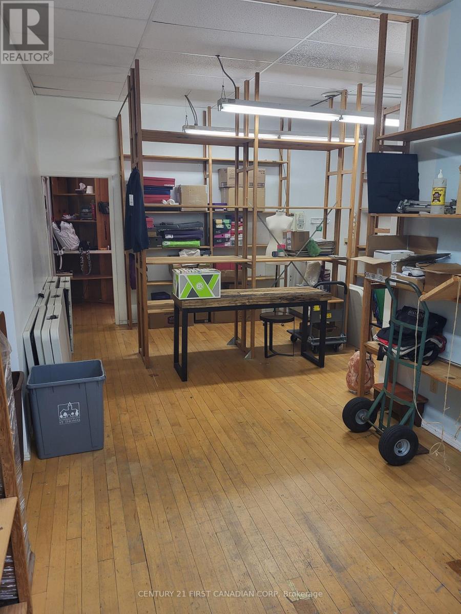 429 Talbot Street, St. Thomas, Ontario N5P 1C1 - Photo 10 - X12466365