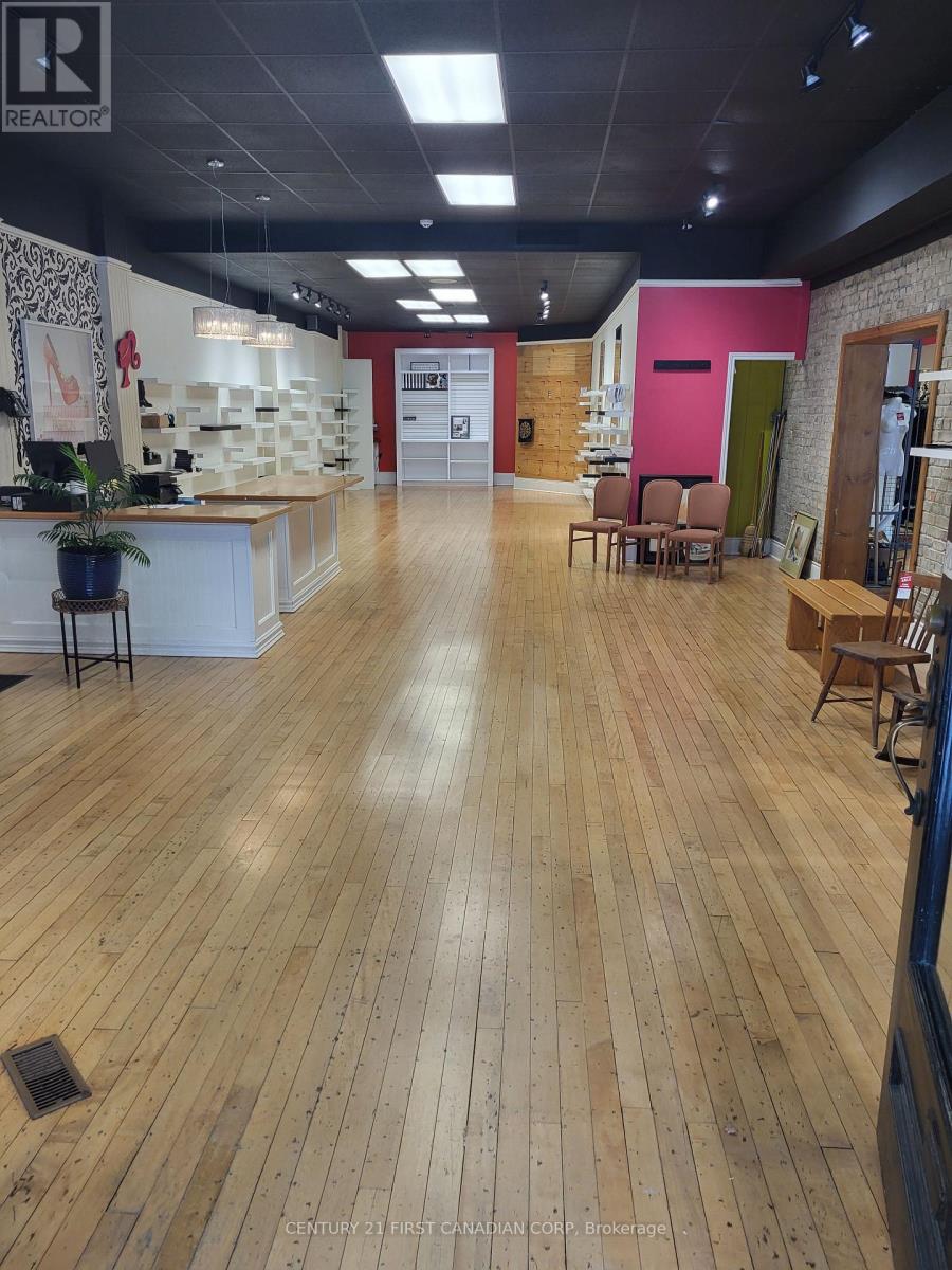 429 Talbot Street, St. Thomas, Ontario N5P 1C1 - Photo 3 - X12466365