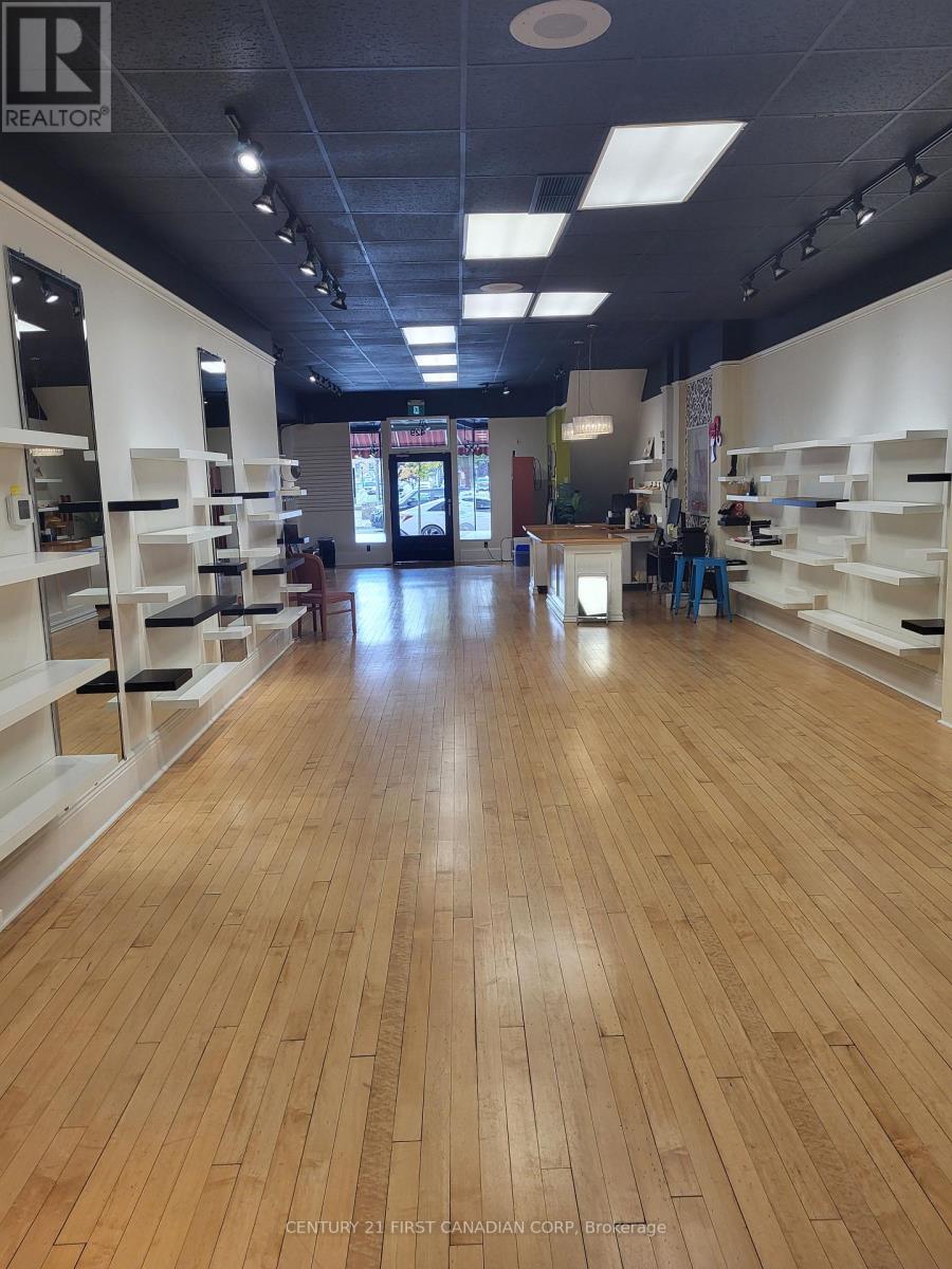 429 Talbot Street, St. Thomas, Ontario N5P 1C1 - Photo 6 - X12466365