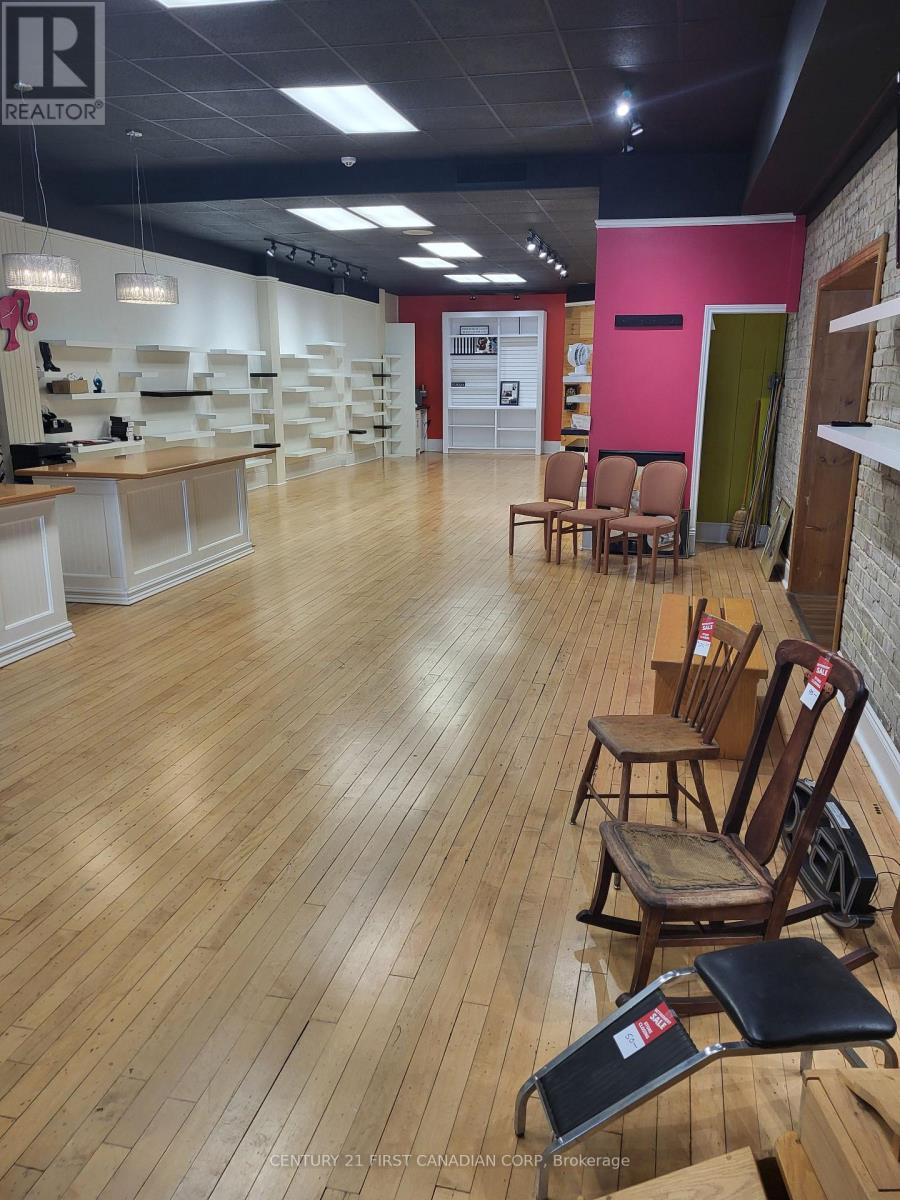 429 Talbot Street, St. Thomas, Ontario N5P 1C1 - Photo 4 - X12466365