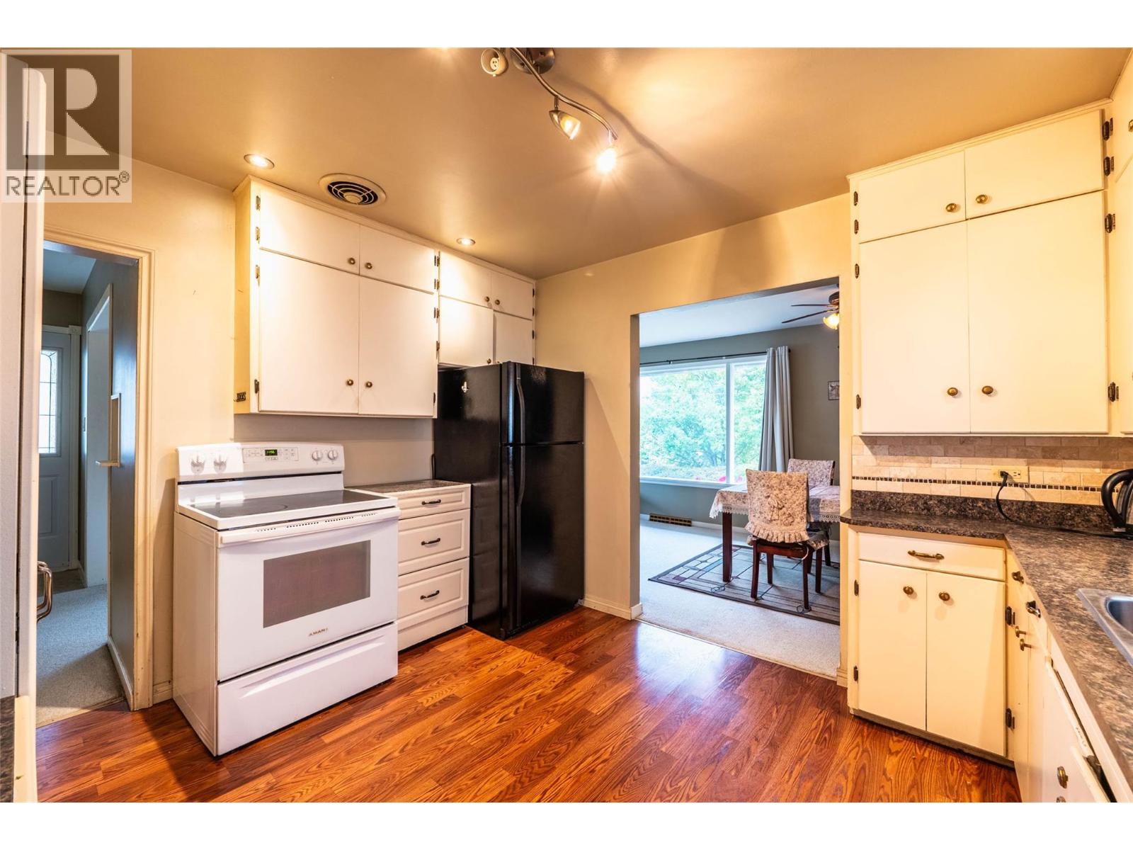 714 Robson Street, Nelson, British Columbia  V1L 5B1 - Photo 11 - 10366376