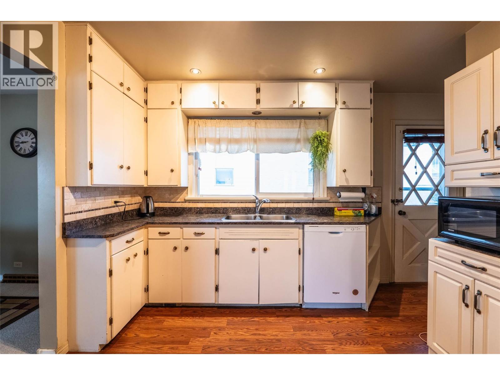 714 Robson Street, Nelson, British Columbia  V1L 5B1 - Photo 9 - 10366376