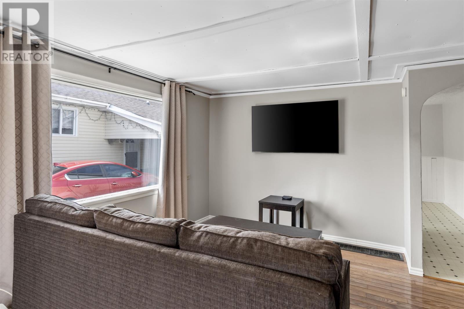 21 Cameron Ave, Sault Ste. Marie, Ontario  P6B 4W6 - Photo 5 - SM252593